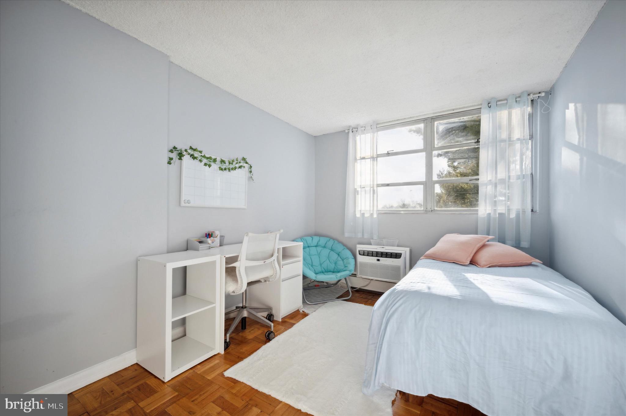 1030 E Lancaster Ave #606