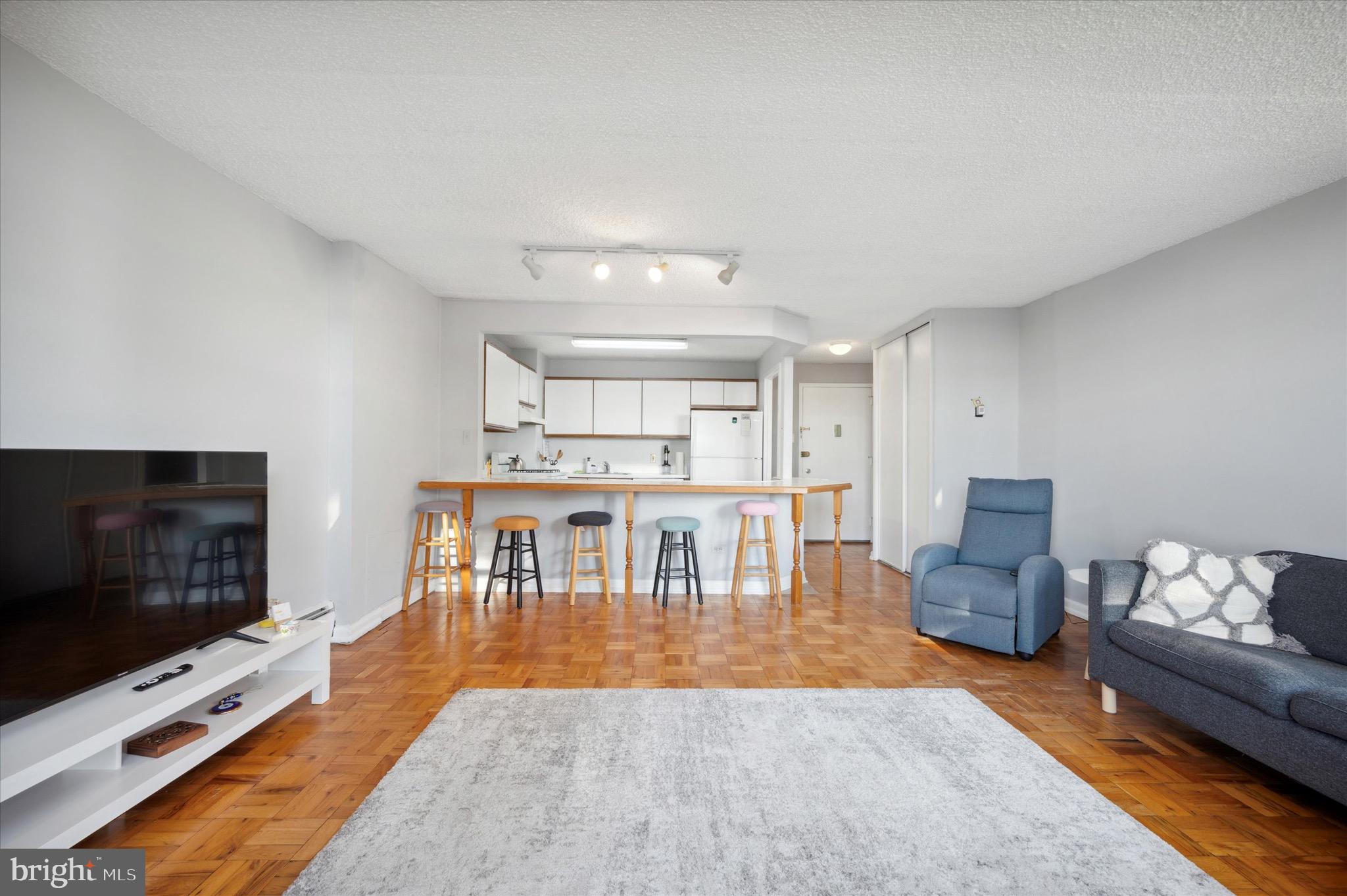 1030 E Lancaster Ave #606