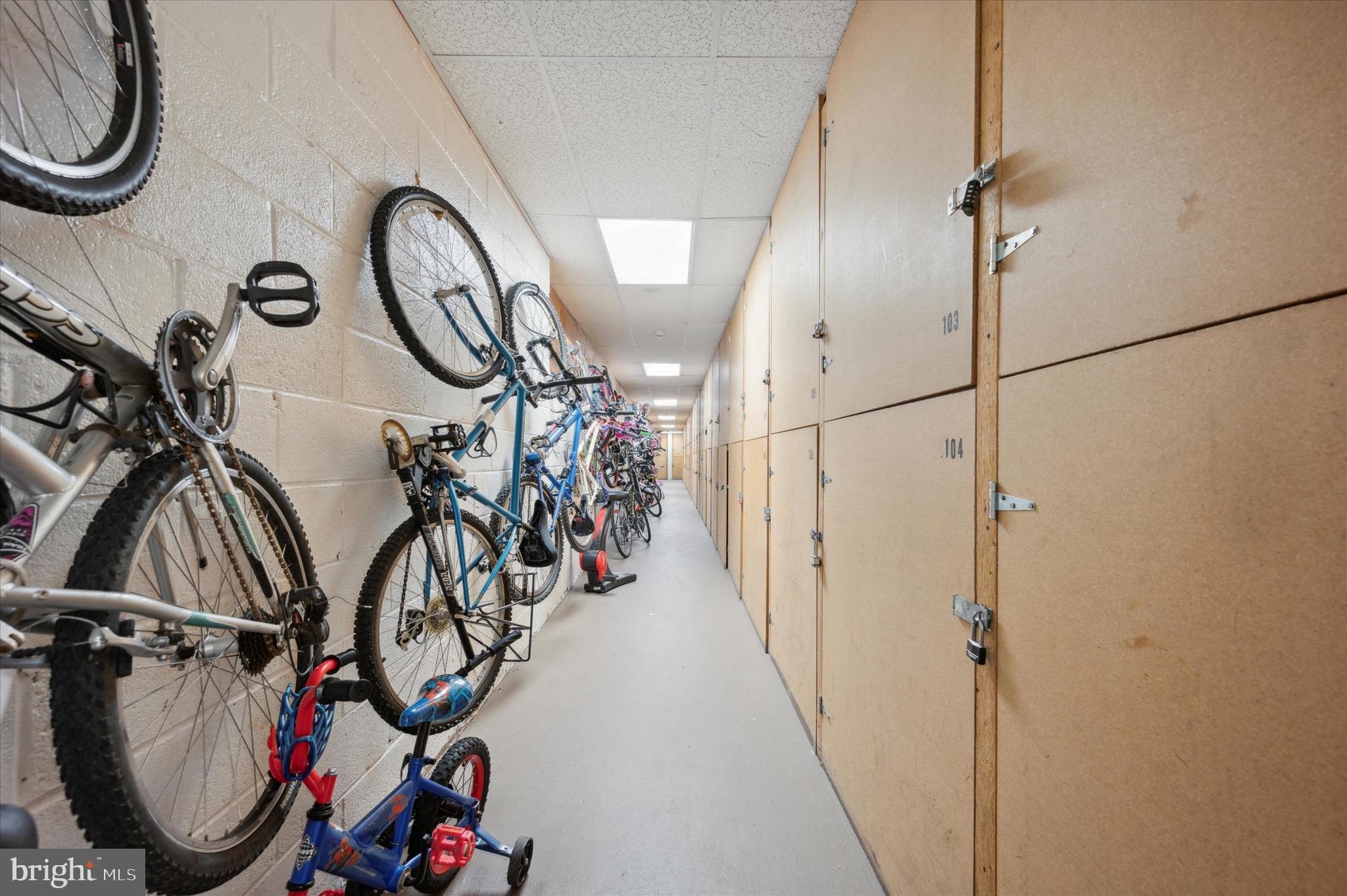 1030 E Lancaster Ave #606