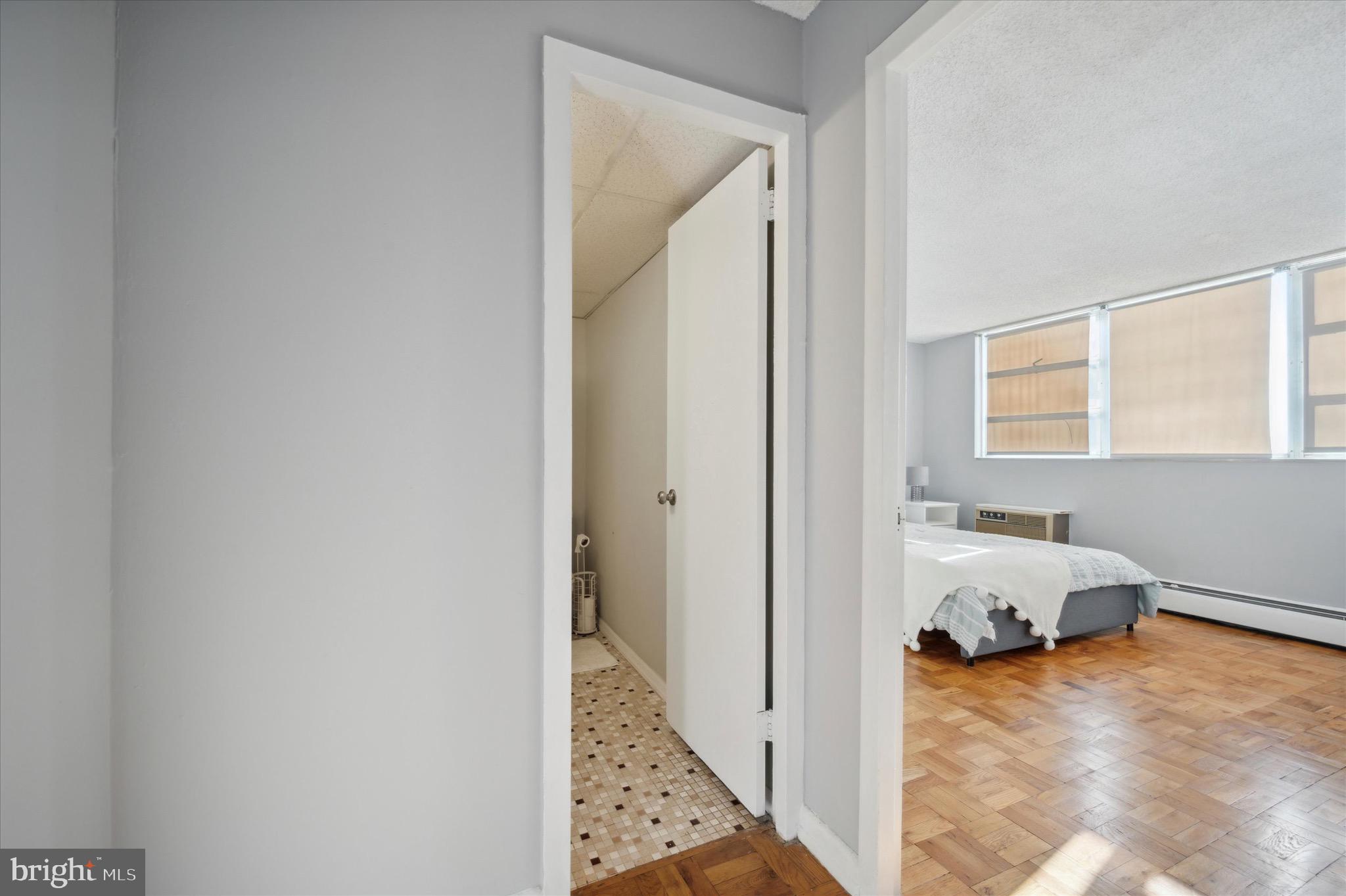 1030 E Lancaster Ave #606