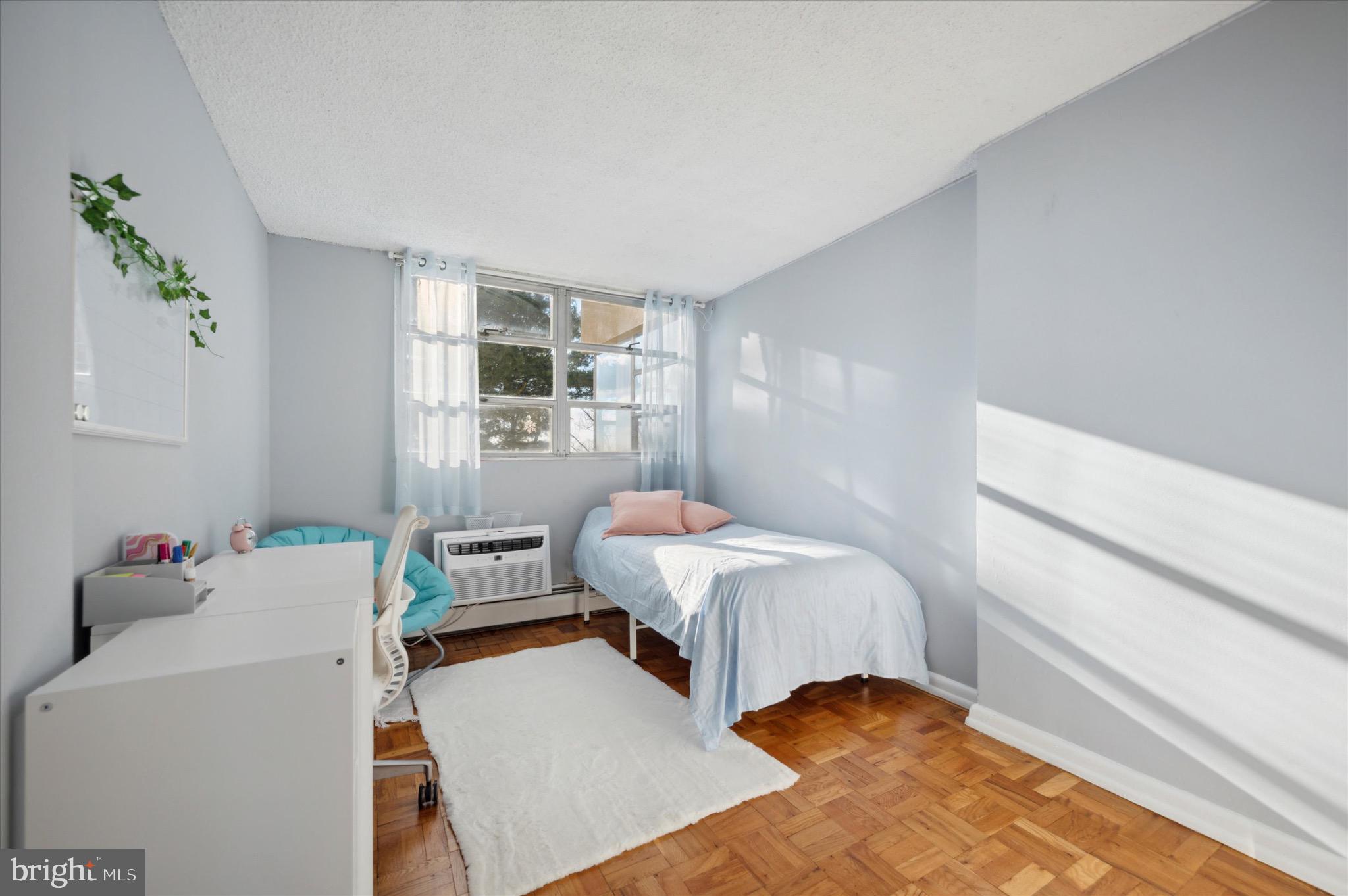 1030 E Lancaster Ave #606