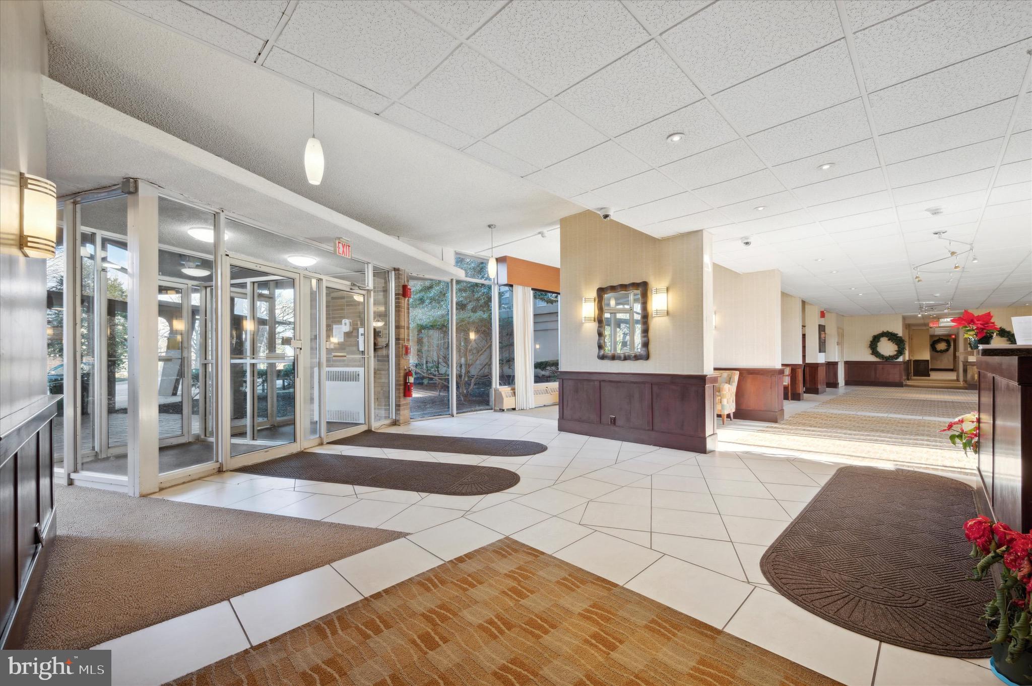 1030 E Lancaster Ave #606