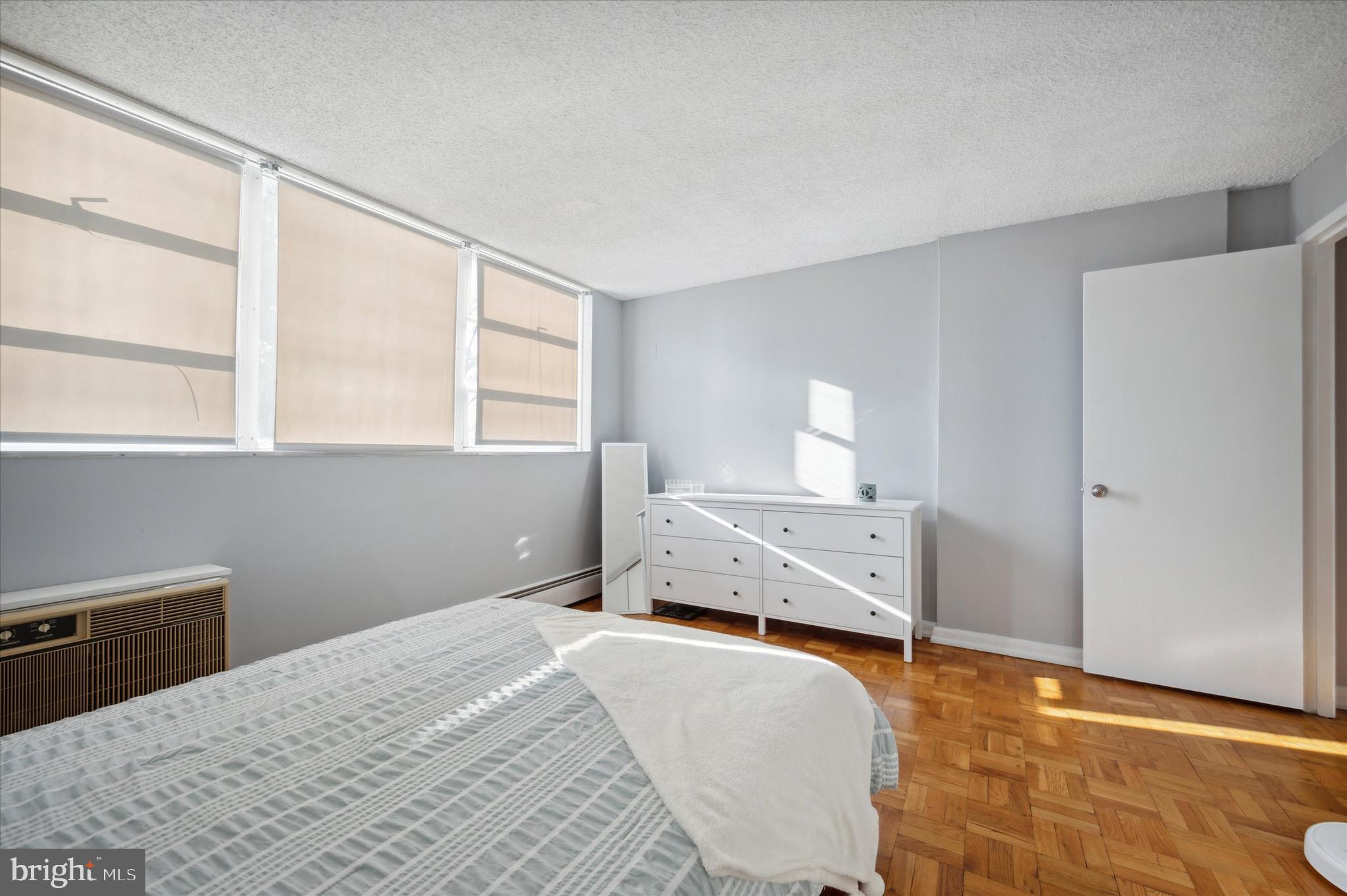 1030 E Lancaster Ave #606