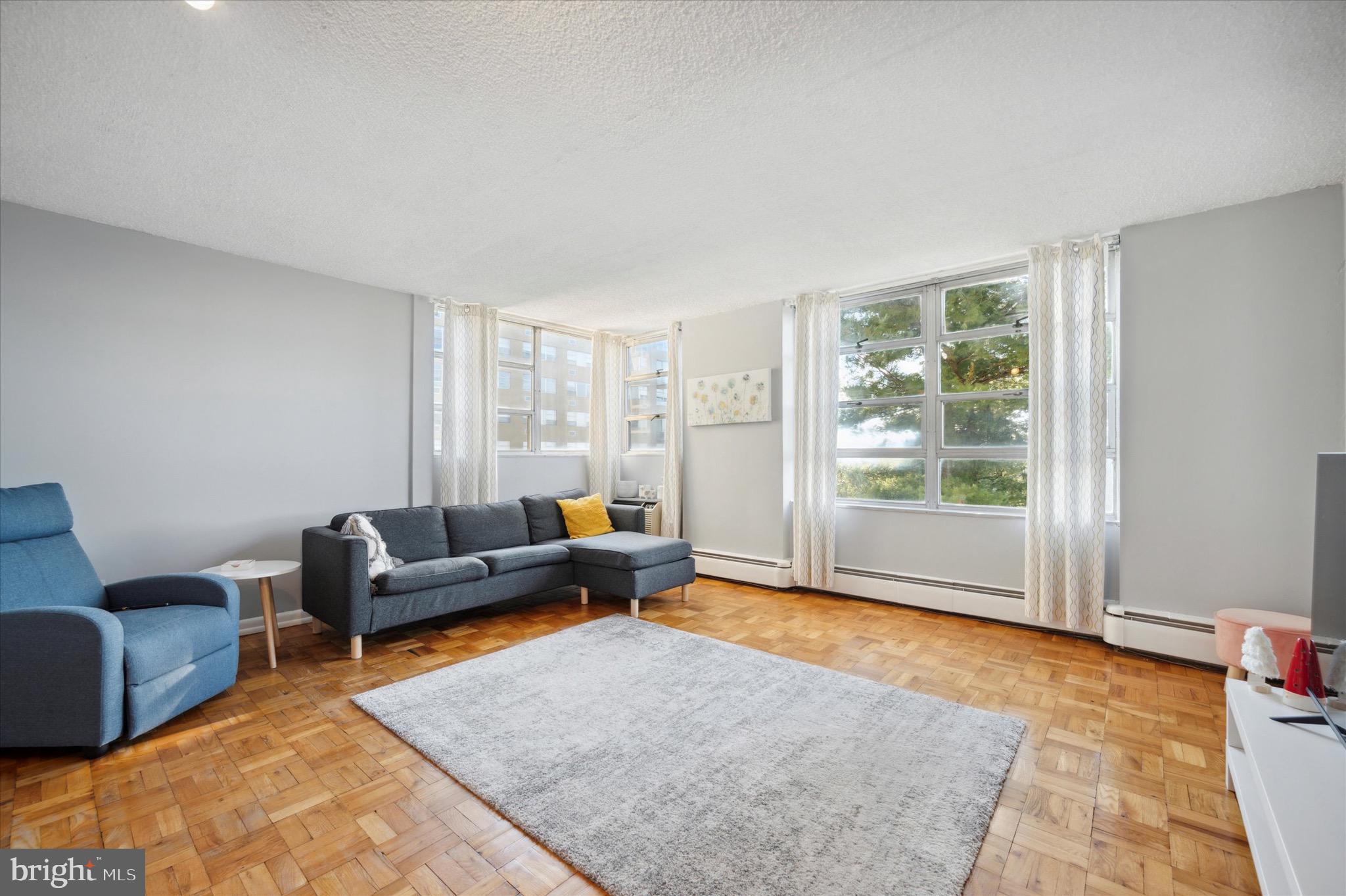 1030 E Lancaster Ave #606