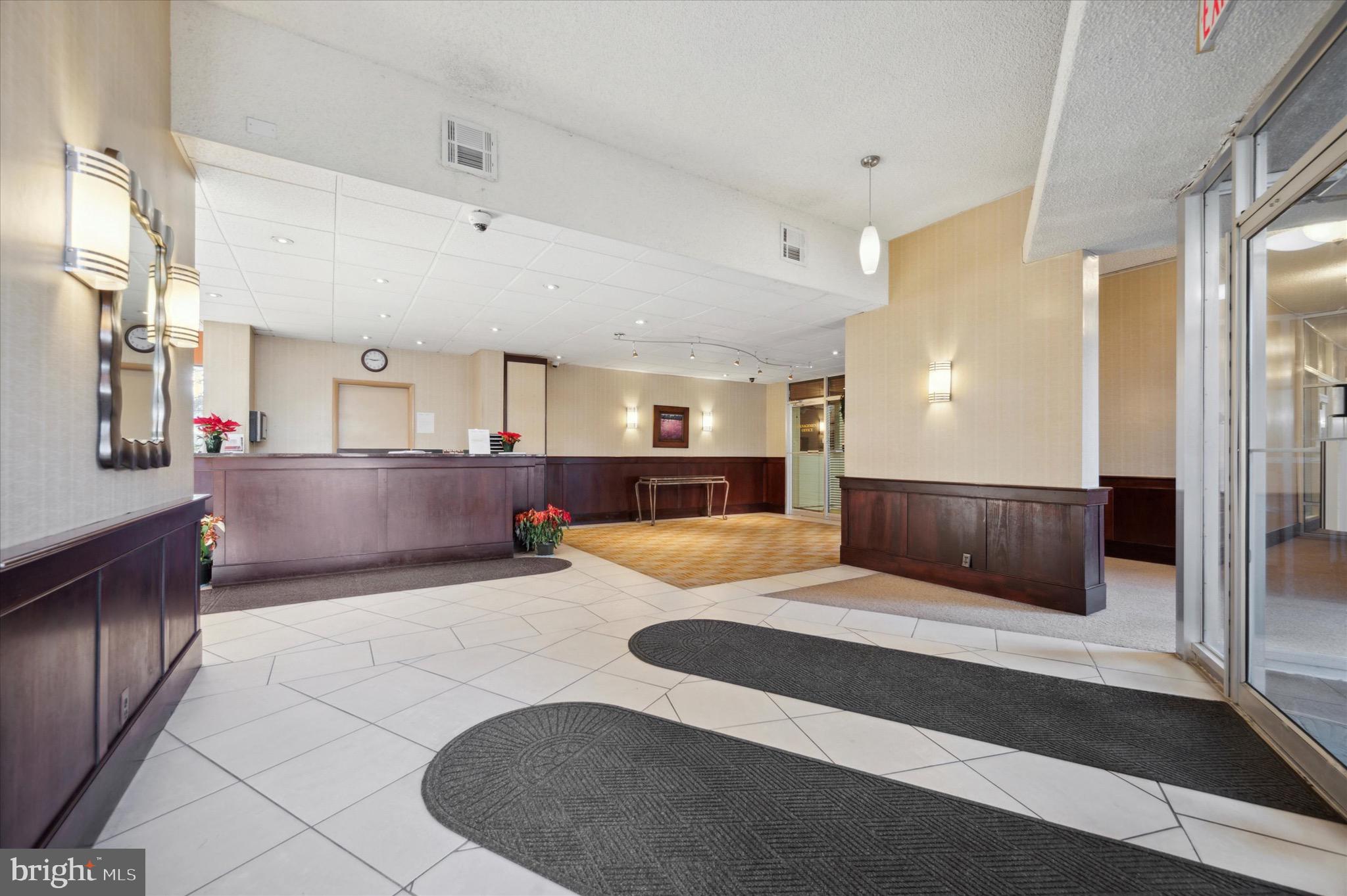 1030 E Lancaster Ave #606