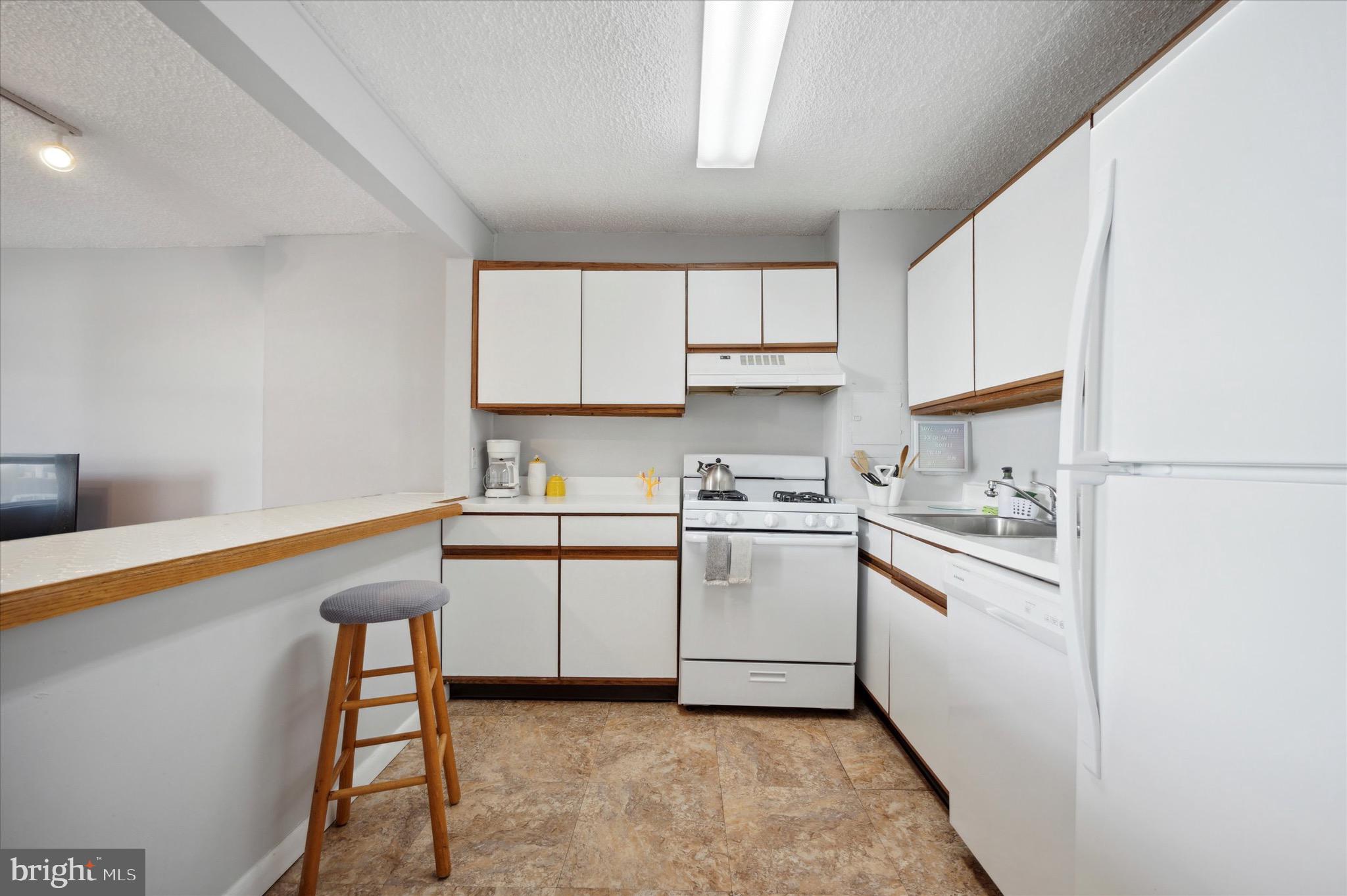 1030 E Lancaster Ave #606