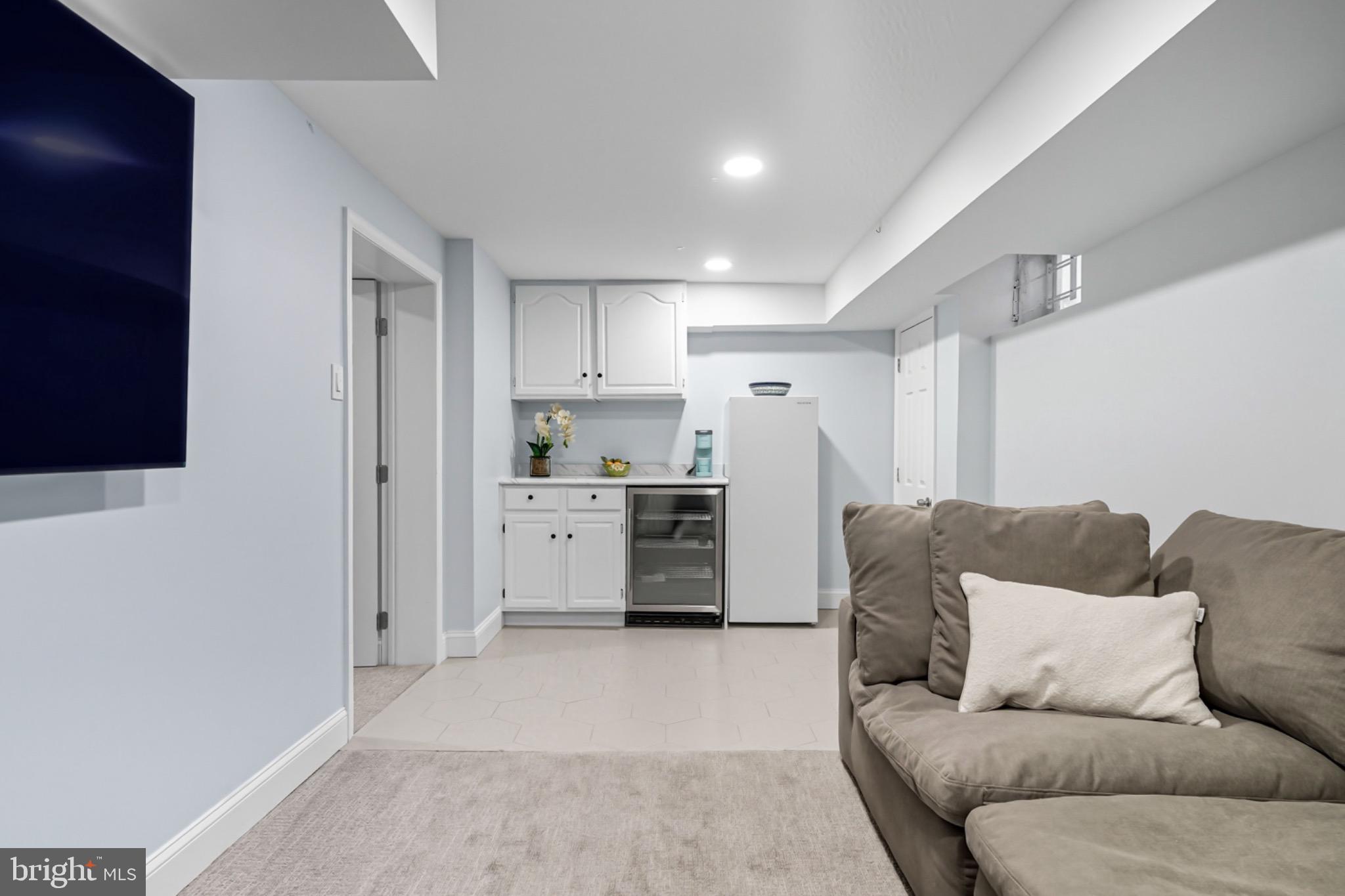 2433 AVON ROAD