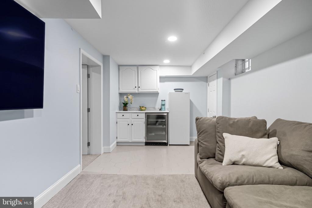 2433 AVON ROAD