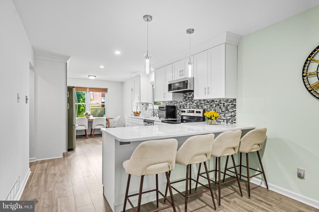 2433 AVON ROAD