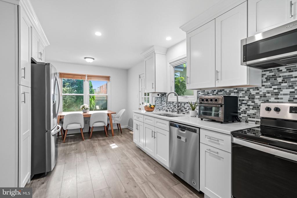 2433 AVON ROAD