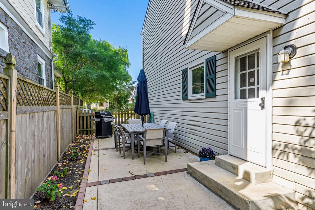 2433 AVON ROAD