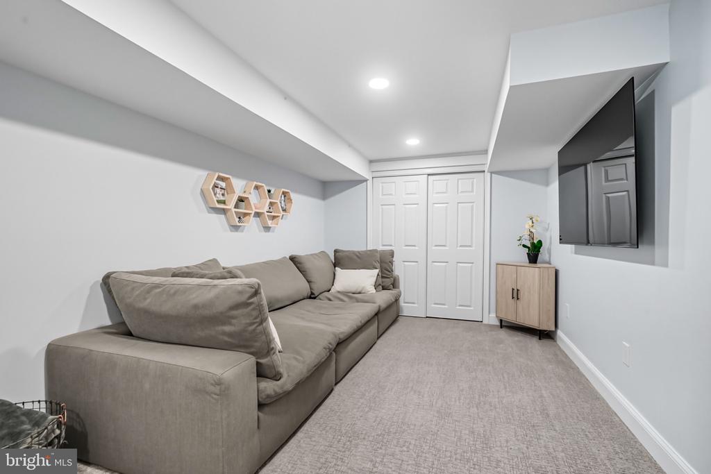 2433 AVON ROAD