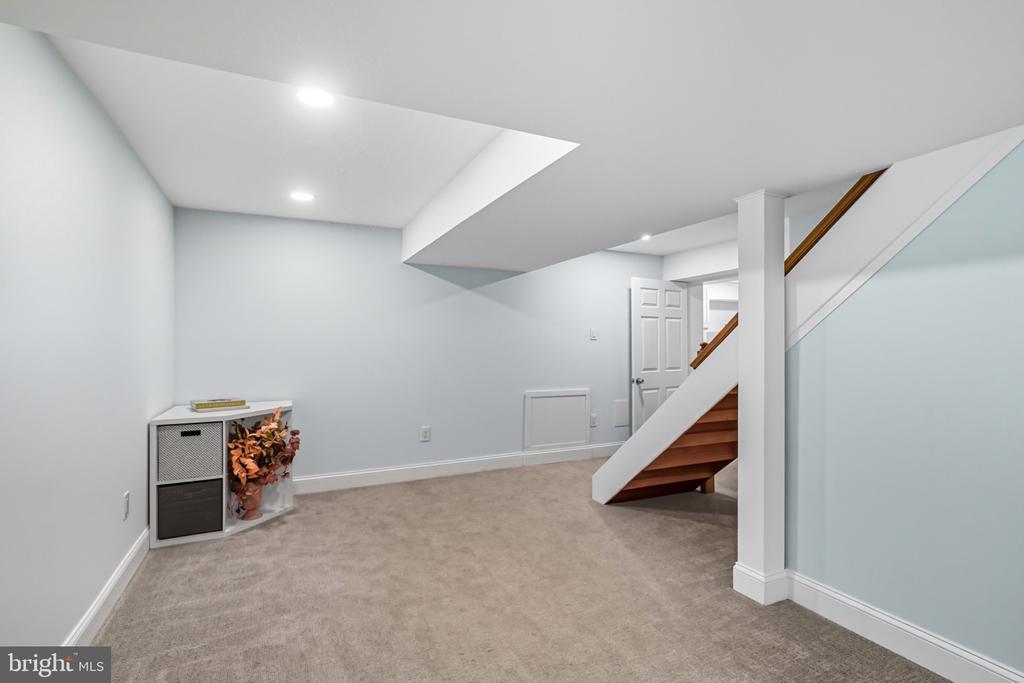2433 AVON ROAD