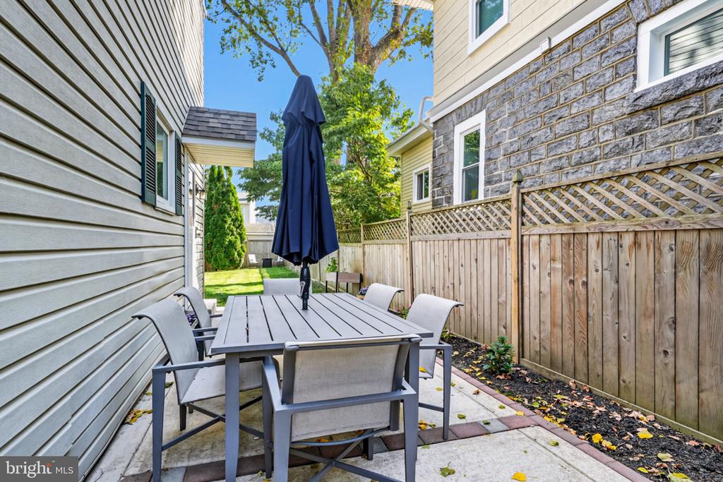 2433 AVON ROAD