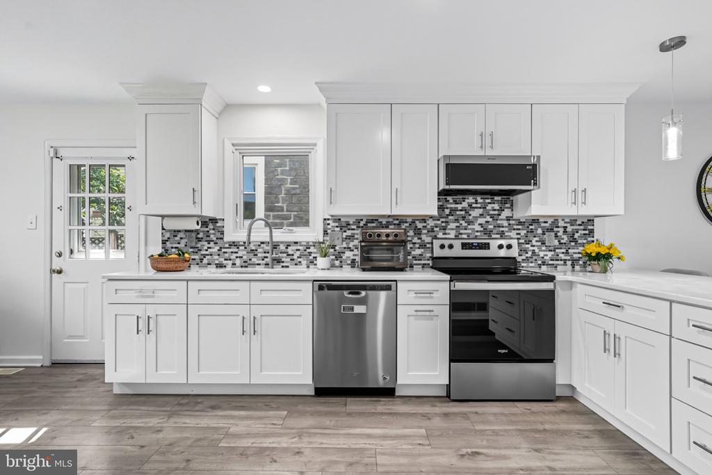 2433 AVON ROAD