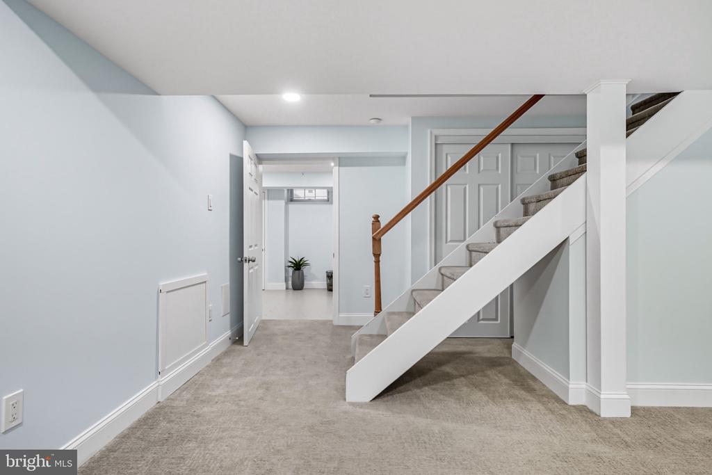 2433 AVON ROAD