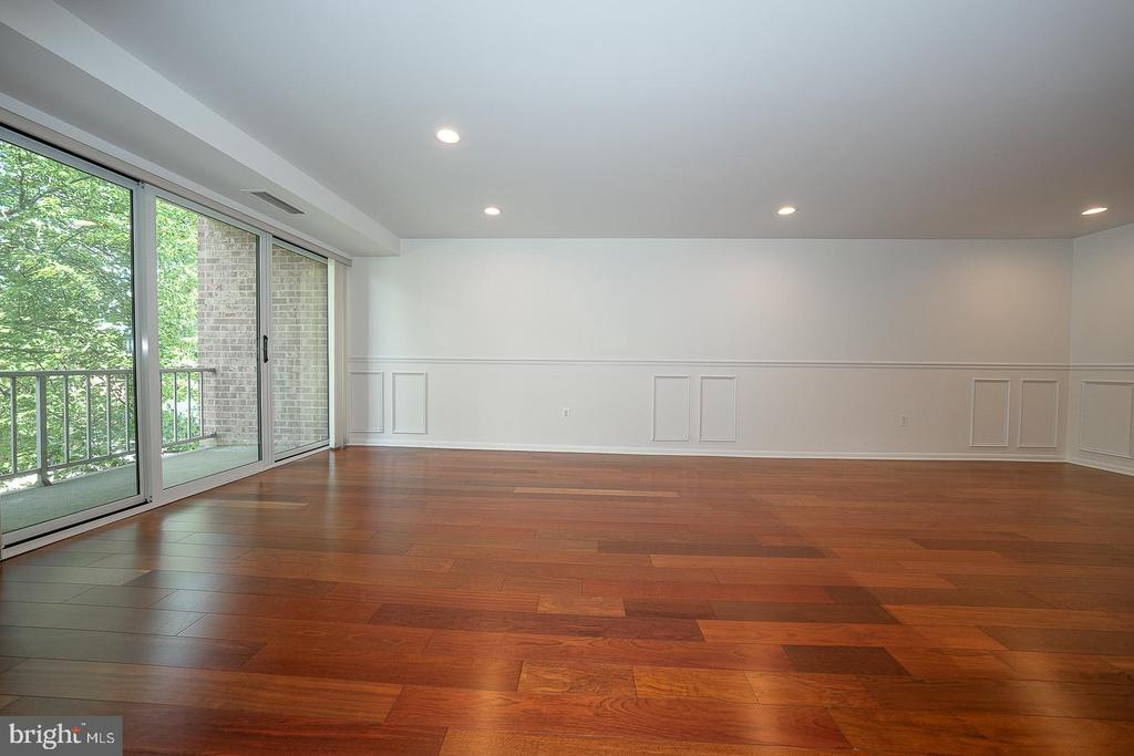 1640 OAKWOOD DRIVE Unit: W-216
