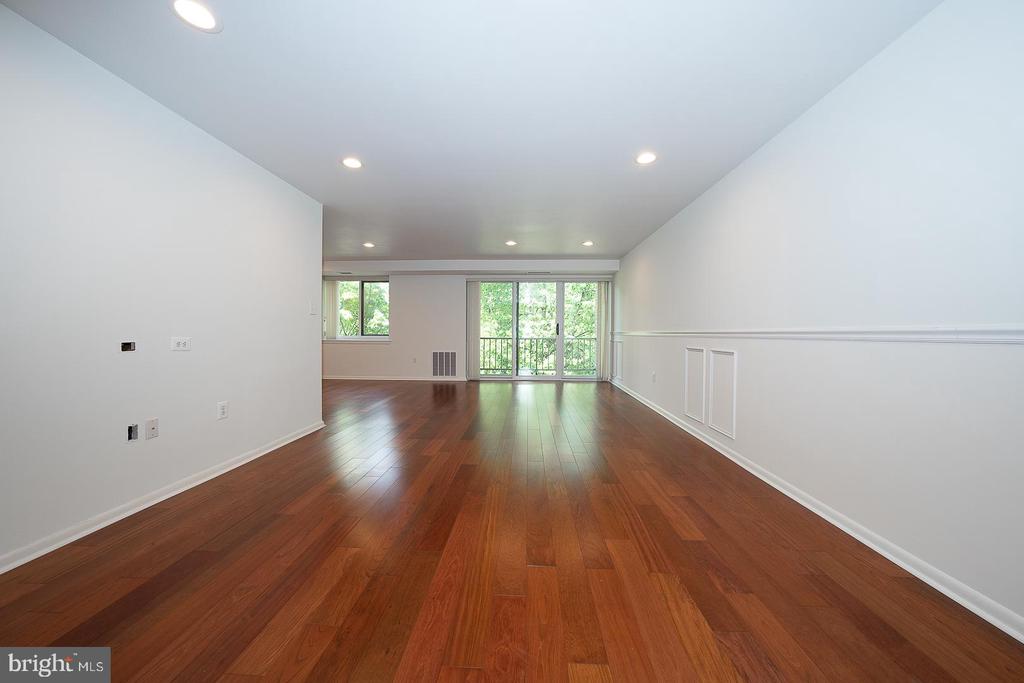1640 OAKWOOD DRIVE Unit: W-216
