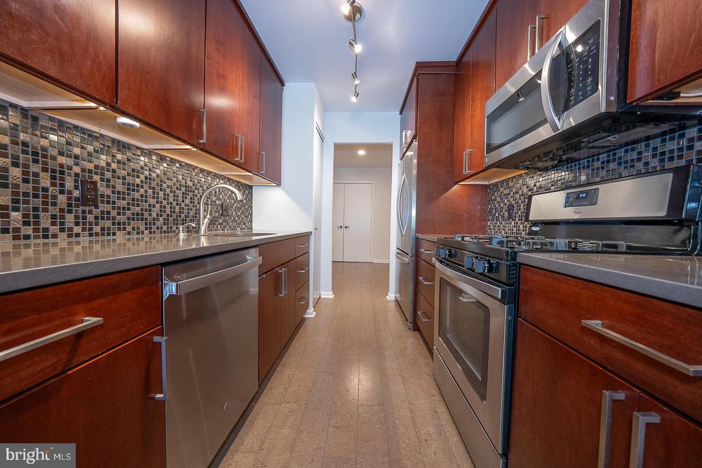 1640 OAKWOOD DRIVE Unit: W-216