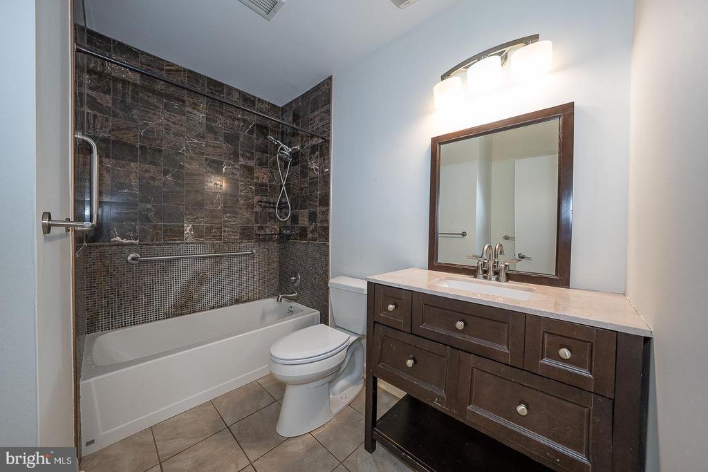 1640 OAKWOOD DRIVE Unit: W-216