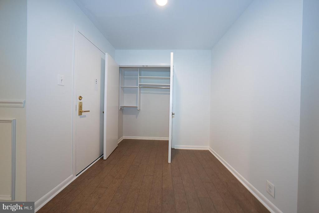 1640 OAKWOOD DRIVE Unit: W-216