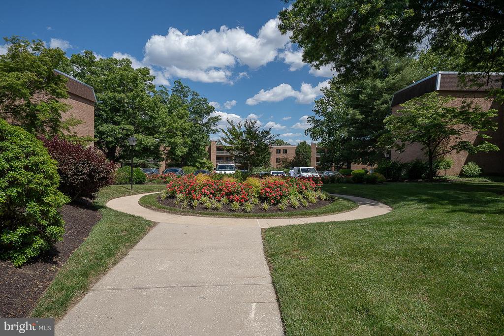 1640 OAKWOOD DRIVE Unit: W-216