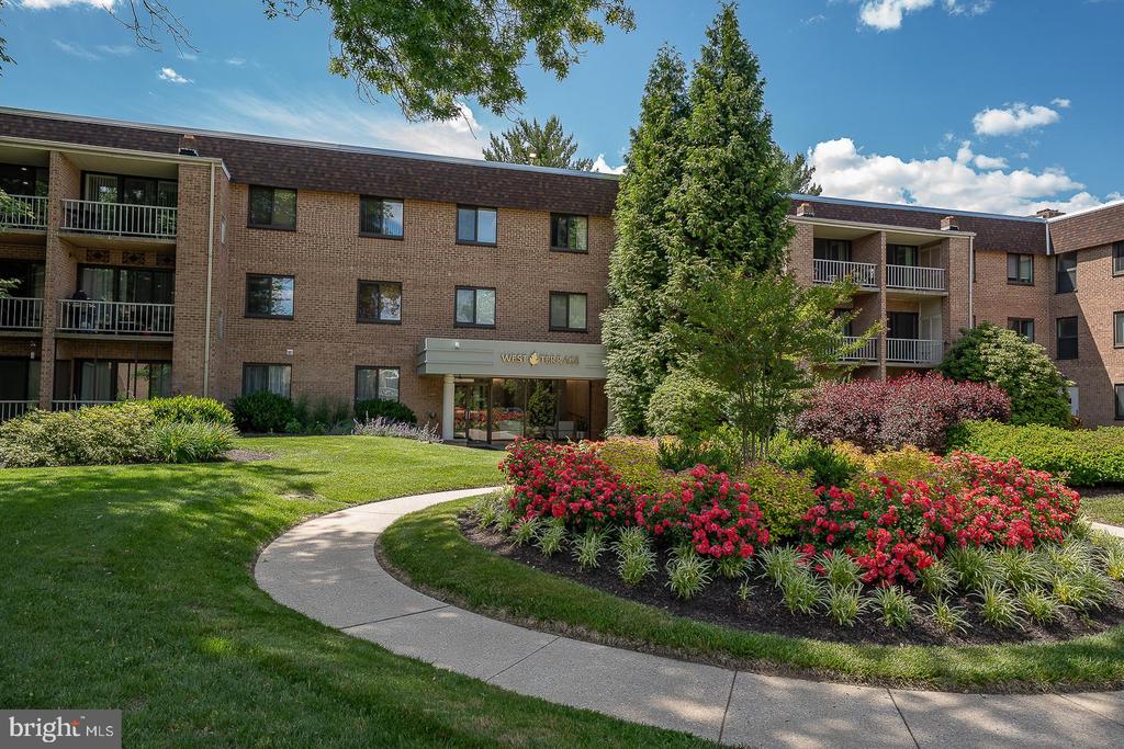 1640 OAKWOOD DRIVE Unit: W-216