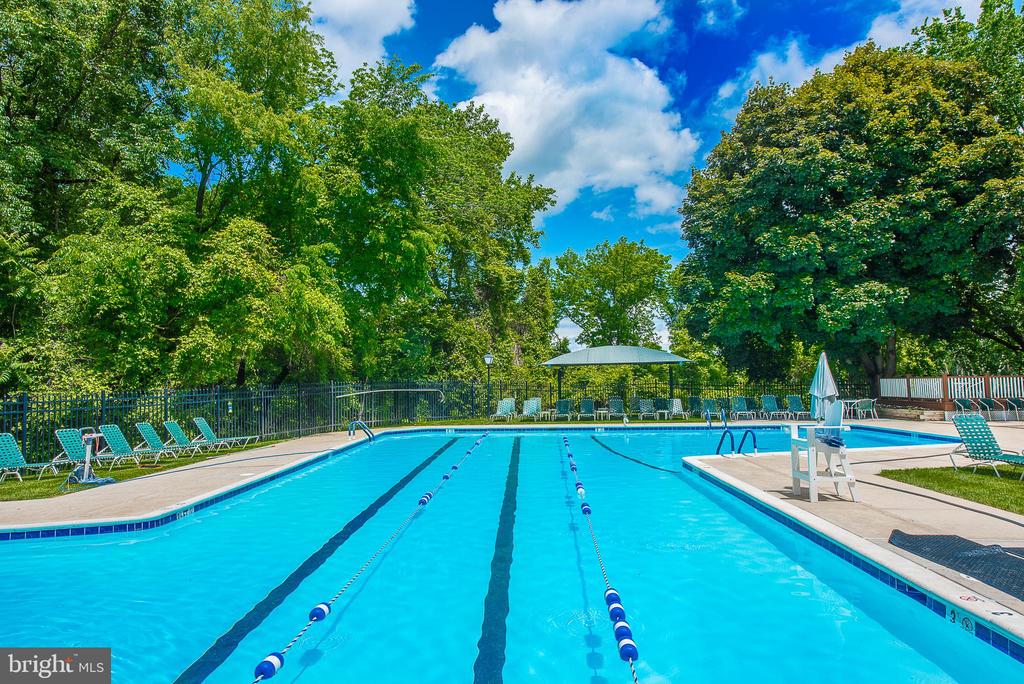 1640 OAKWOOD DRIVE Unit: W-216