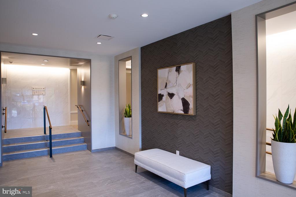 1640 OAKWOOD DRIVE Unit: W-216