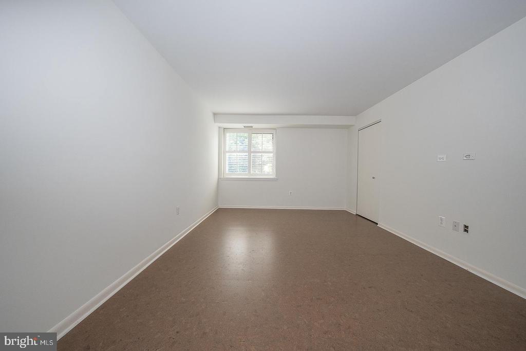 1640 OAKWOOD DRIVE Unit: W-216