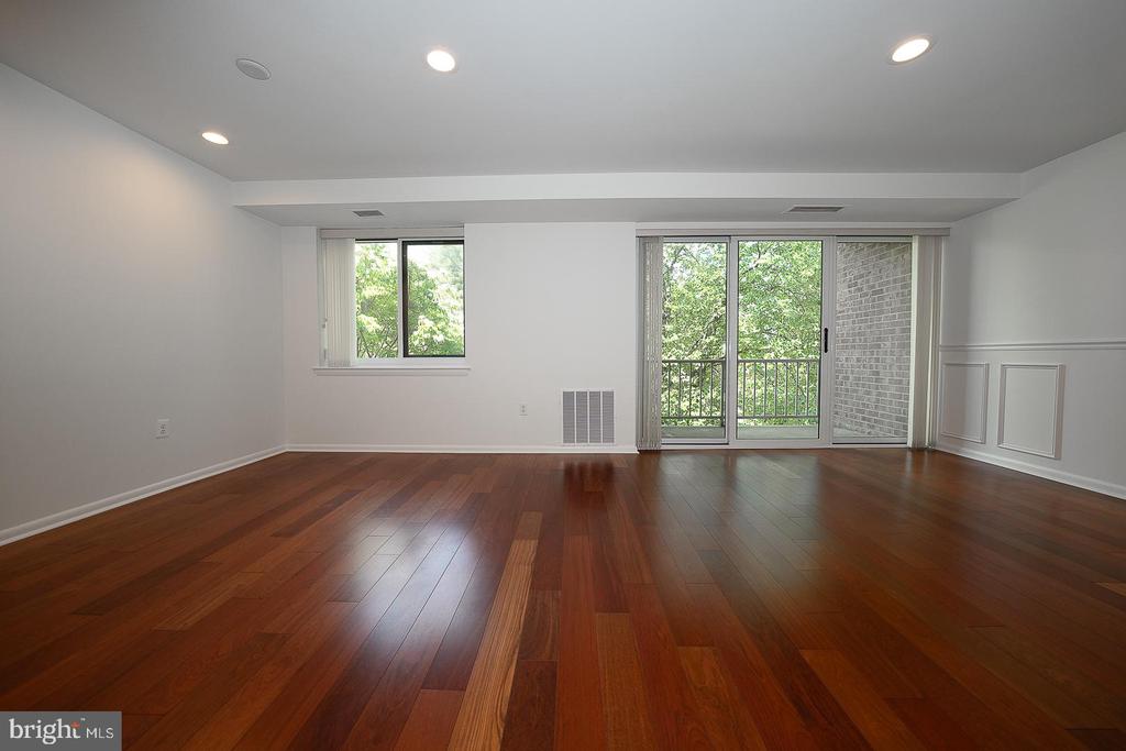 1640 OAKWOOD DRIVE Unit: W-216