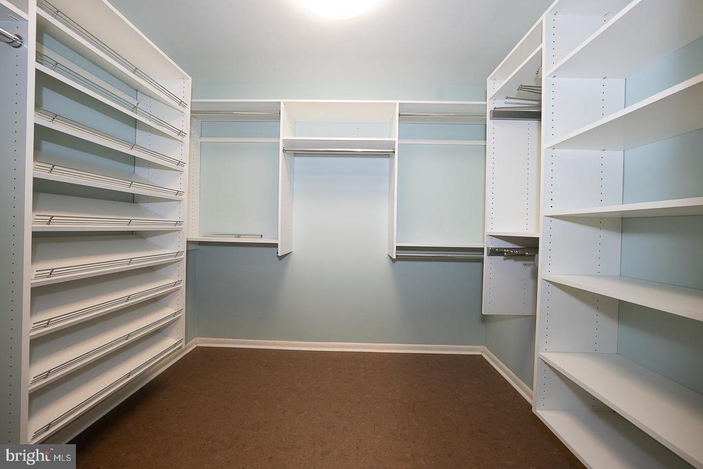 1640 OAKWOOD DRIVE Unit: W-216