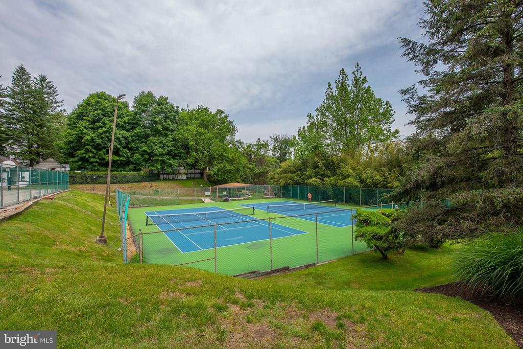 1640 OAKWOOD DRIVE Unit: W-216