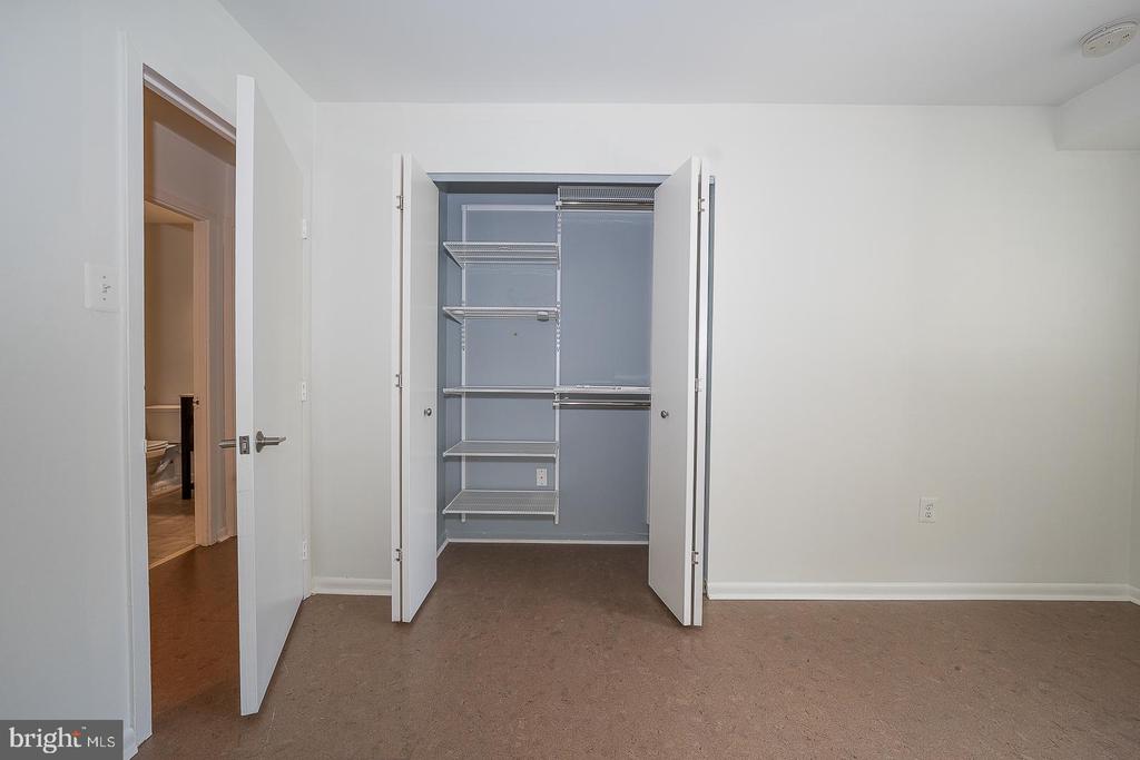 1640 OAKWOOD DRIVE Unit: W-216