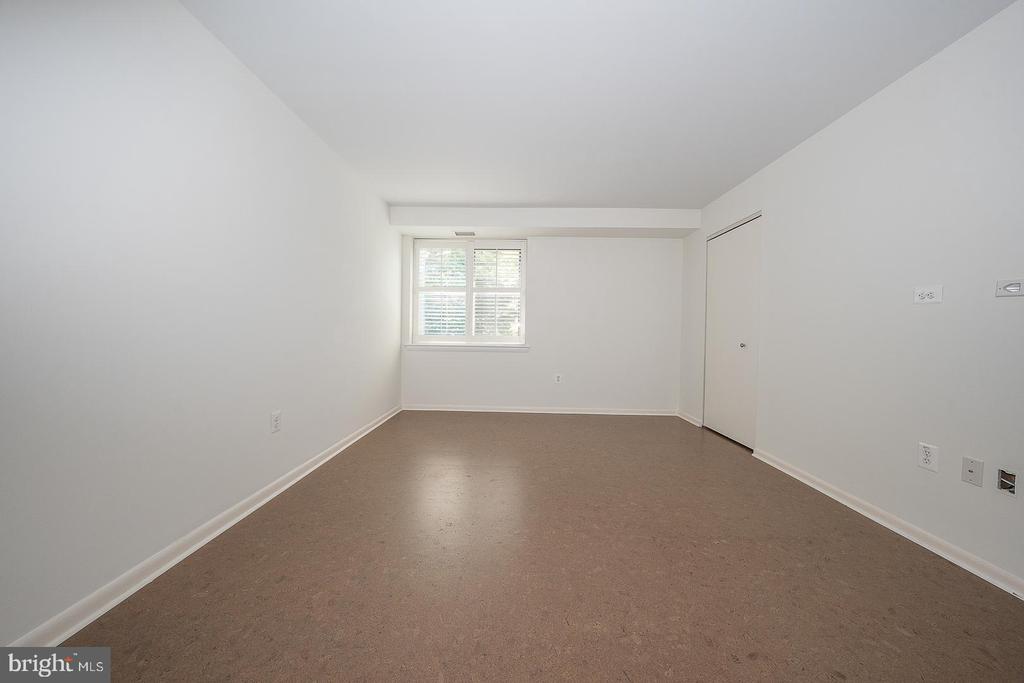 1640 OAKWOOD DRIVE Unit: W-216