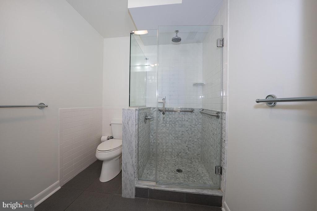 1640 OAKWOOD DRIVE Unit: W-216