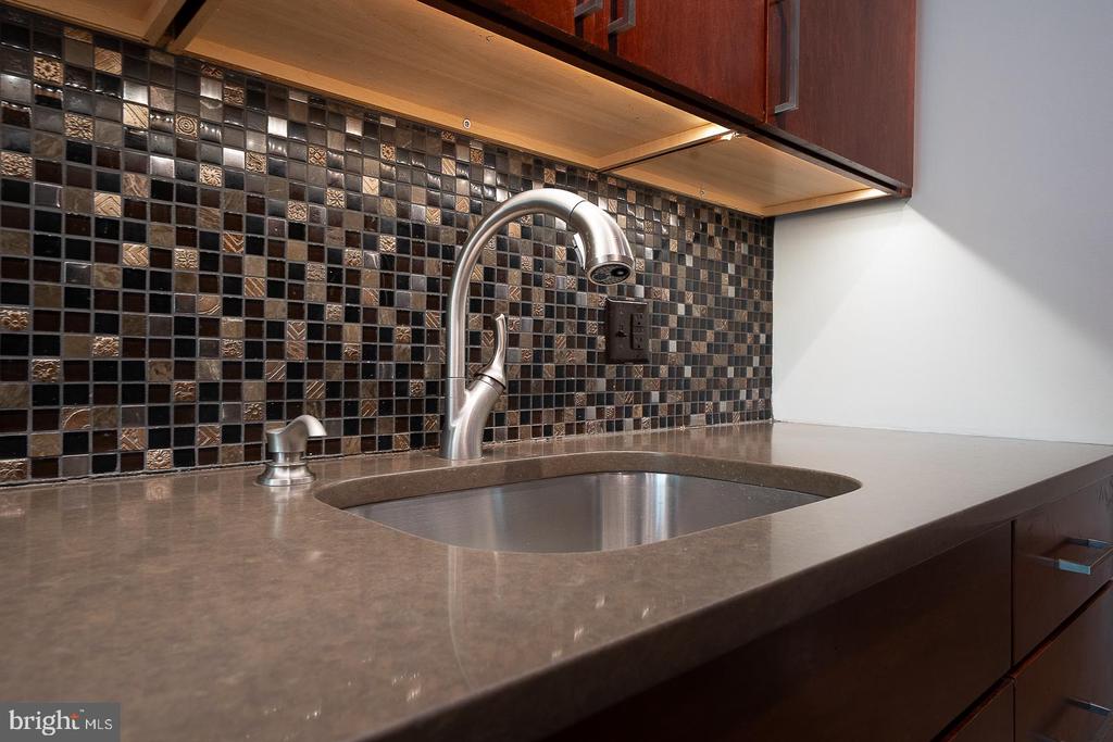 1640 OAKWOOD DRIVE Unit: W-216