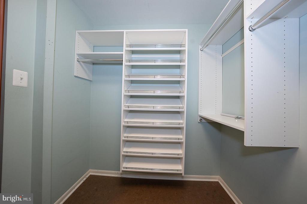 1640 OAKWOOD DRIVE Unit: W-216