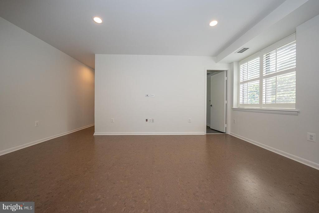 1640 OAKWOOD DRIVE Unit: W-216