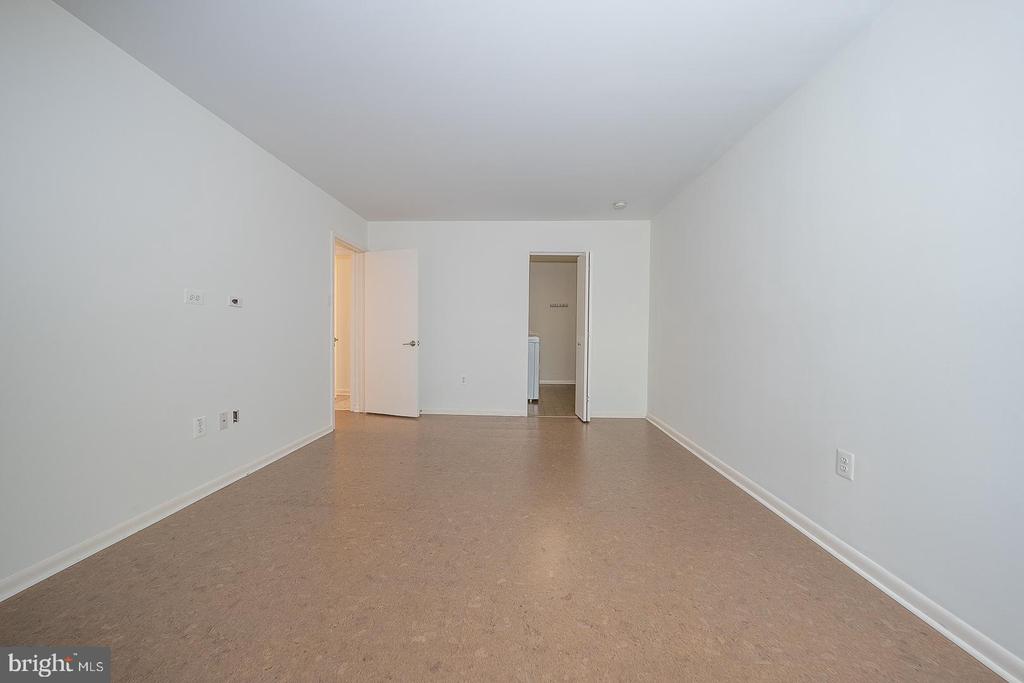 1640 OAKWOOD DRIVE Unit: W-216