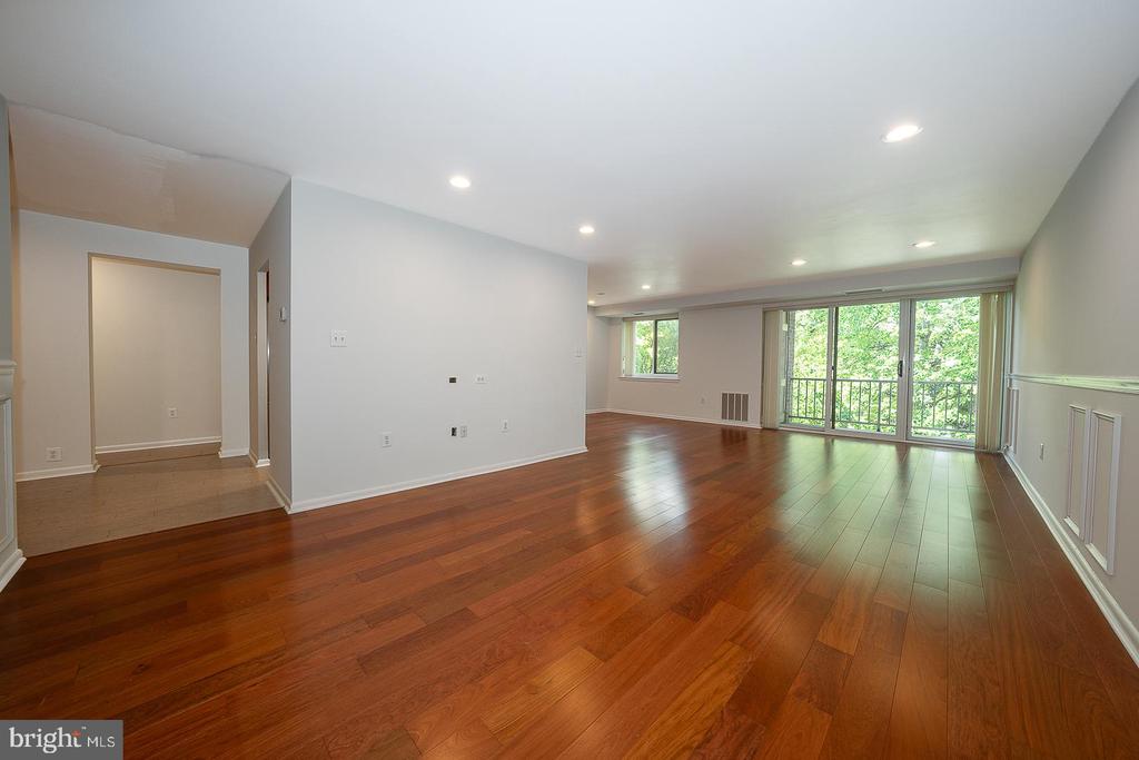 1640 OAKWOOD DRIVE Unit: W-216