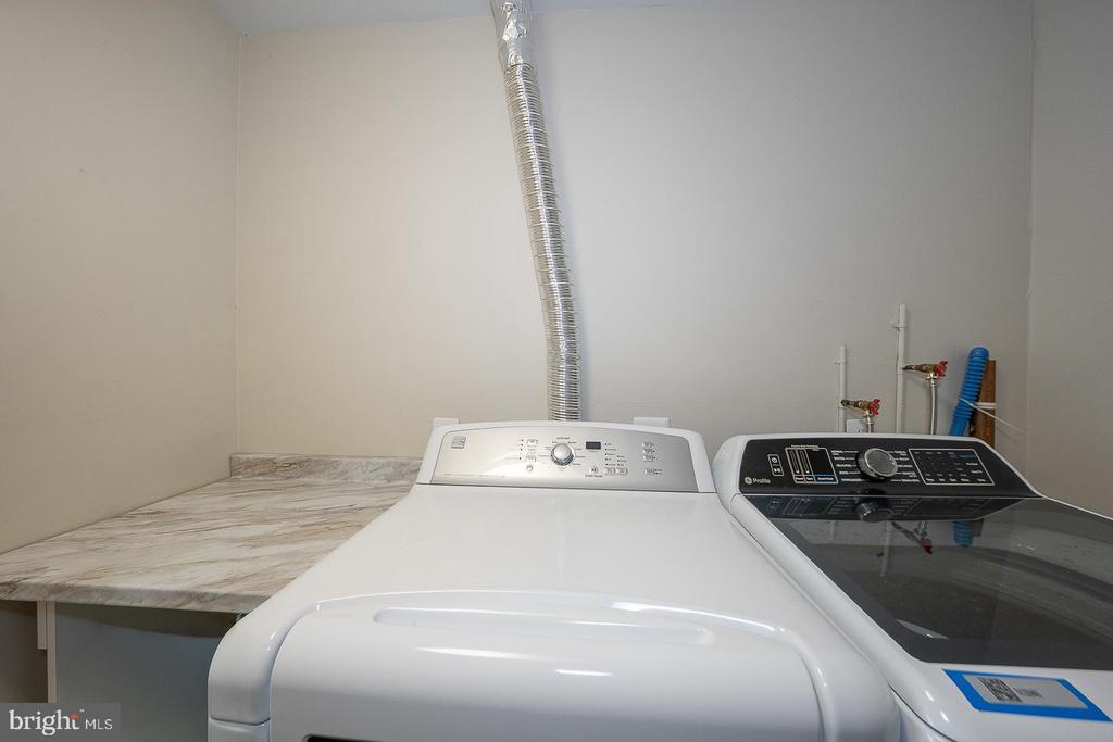 1640 OAKWOOD DRIVE Unit: W-216
