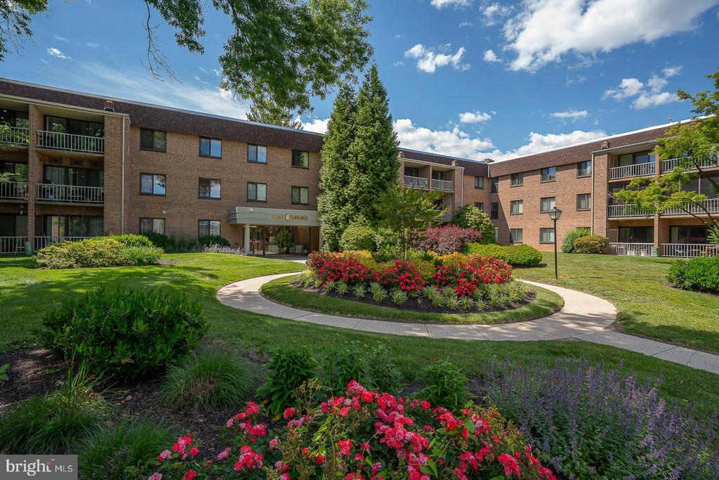 1640 OAKWOOD DRIVE Unit: W-216