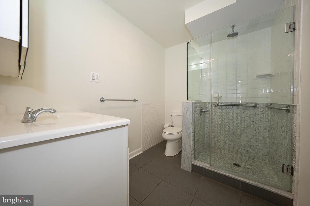 1640 OAKWOOD DRIVE Unit: W-216