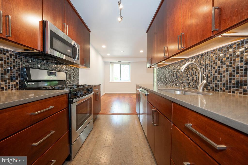 1640 OAKWOOD DRIVE Unit: W-216