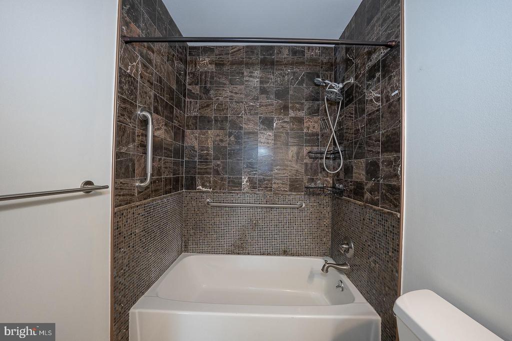 1640 OAKWOOD DRIVE Unit: W-216