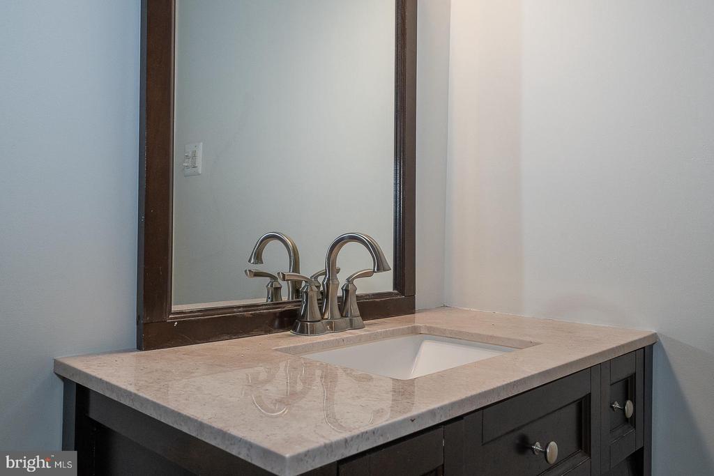 1640 OAKWOOD DRIVE Unit: W-216