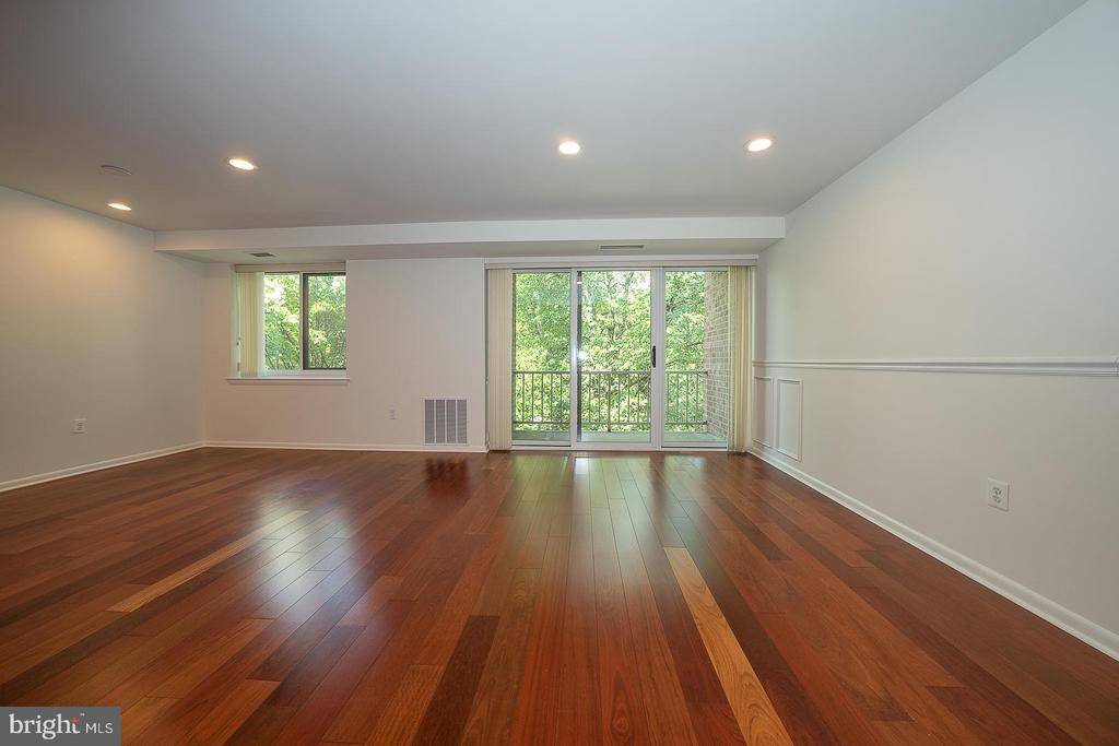 1640 OAKWOOD DRIVE Unit: W-216