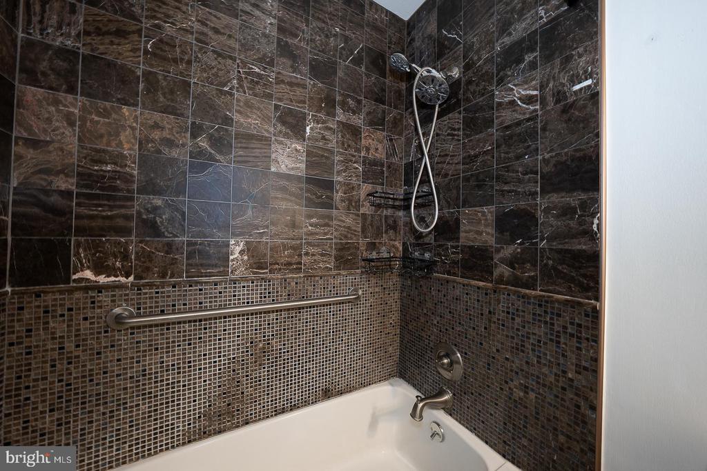 1640 OAKWOOD DRIVE Unit: W-216