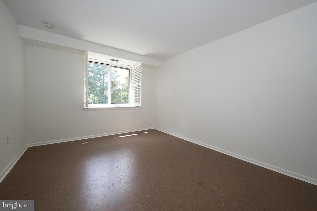 1640 OAKWOOD DRIVE Unit: W-216